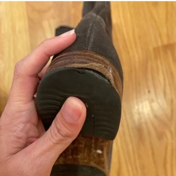 Ugg gray leather Caitlyn boots - Picture 6 of 14